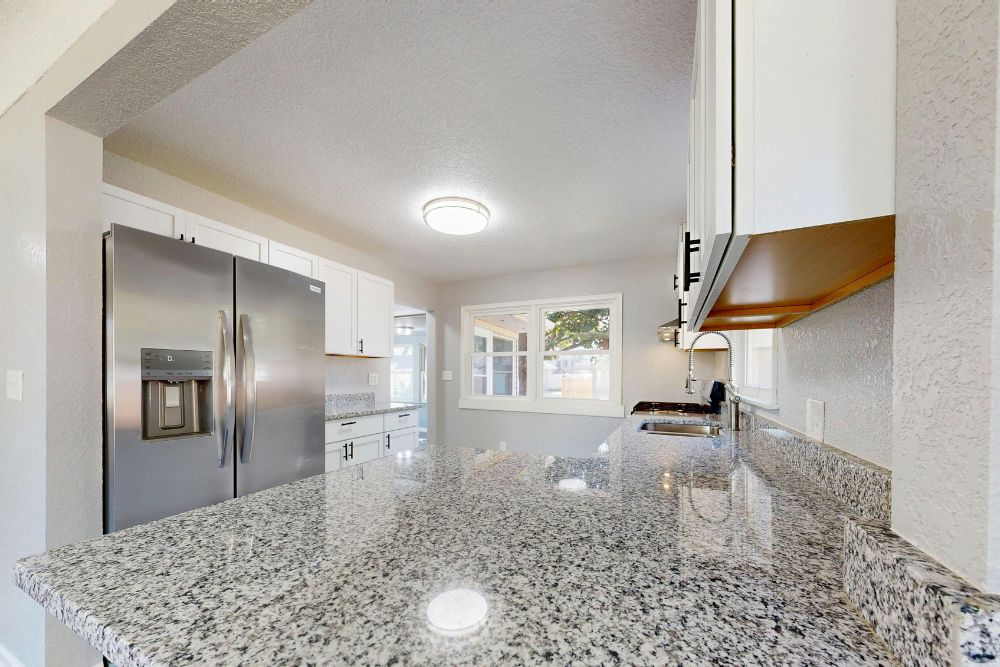 Granite vs Marble: A Complete Guide to Picking the Right Countertop for Your Kitchen