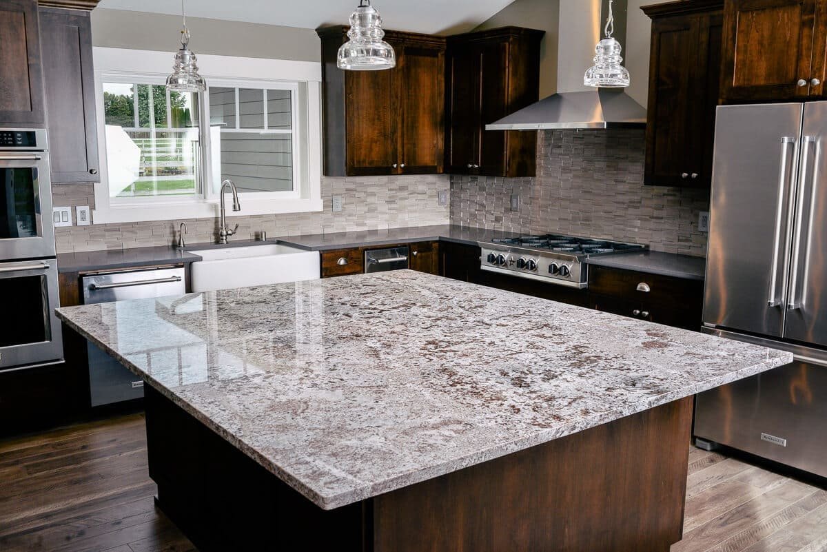 Why Natural Stone Variation Matters When Selecting Quartzite